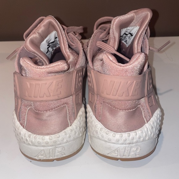 blush suede nike huarache - Picture 2 of 5